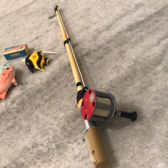 American Girl Naneas Island Fishing Set Dolls Retired Collectible Rare Rod Reel - Picture 2 of 6